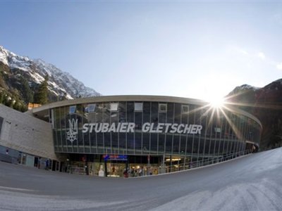 Talstation-im-Skigebiet-Stubaier-Gletscher_ktGalleryLightboxLandscape